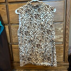 Sleeveless Mock neck jersey knit leopard print top